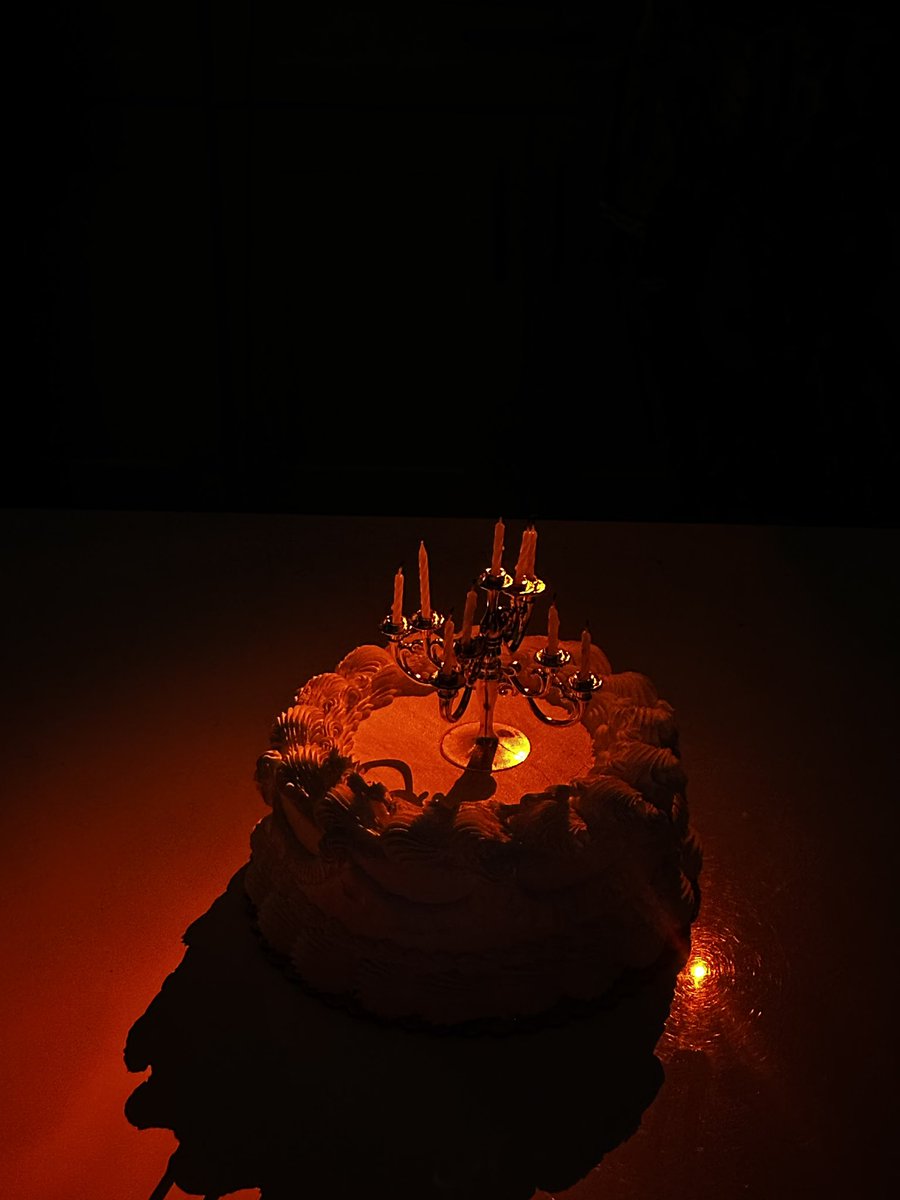 IAMJENNNE's tweet photo. 🖤🍾🧁 https://t.co/1olifYWJAQ