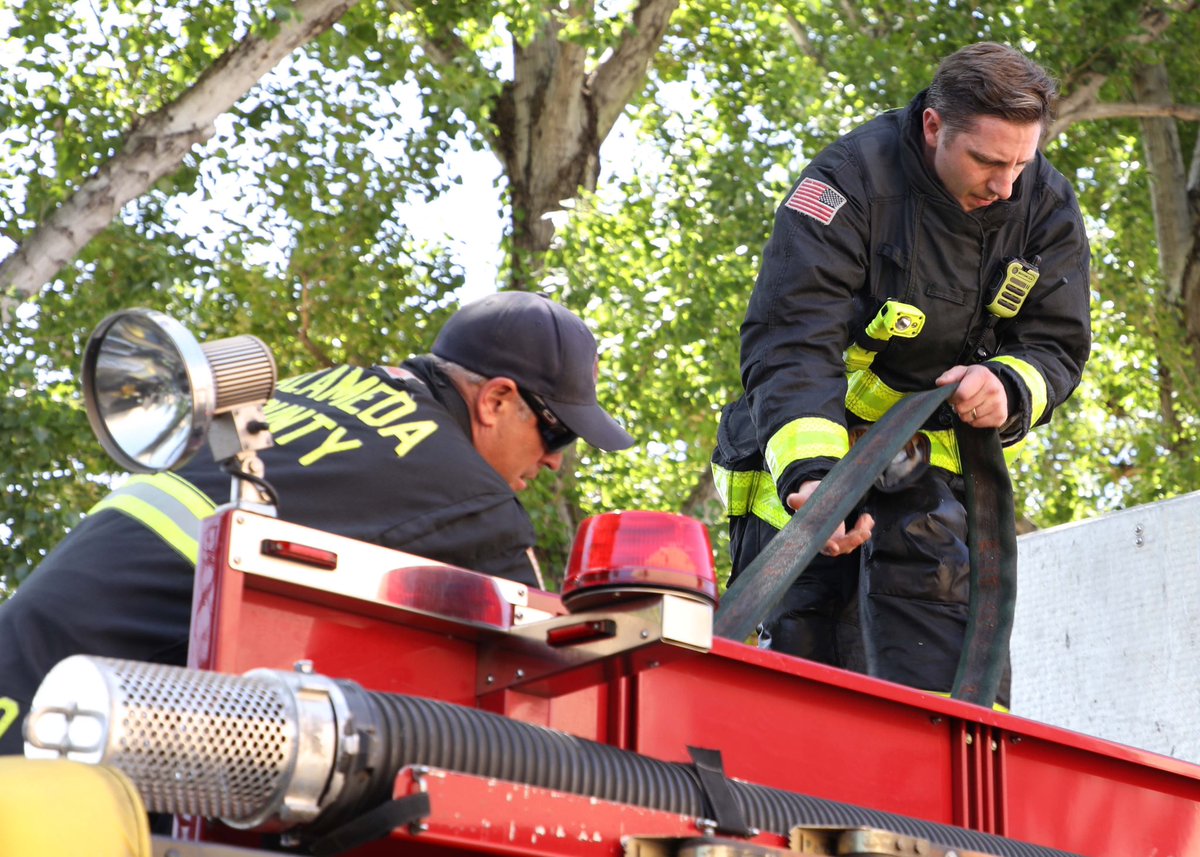 AlamedaCoFire's tweet photo. 🚒It takes a lot of effort to document the work Alameda County Fire Department (ACFD) Firefighters do daily.  

Dexter, known to us as Sumodog, is one of those volunteer photographers who has been working with our department for many years.  

Thank you, Dexter!

#Sumodog/ACFD https://t.co/w4eogjsFSI