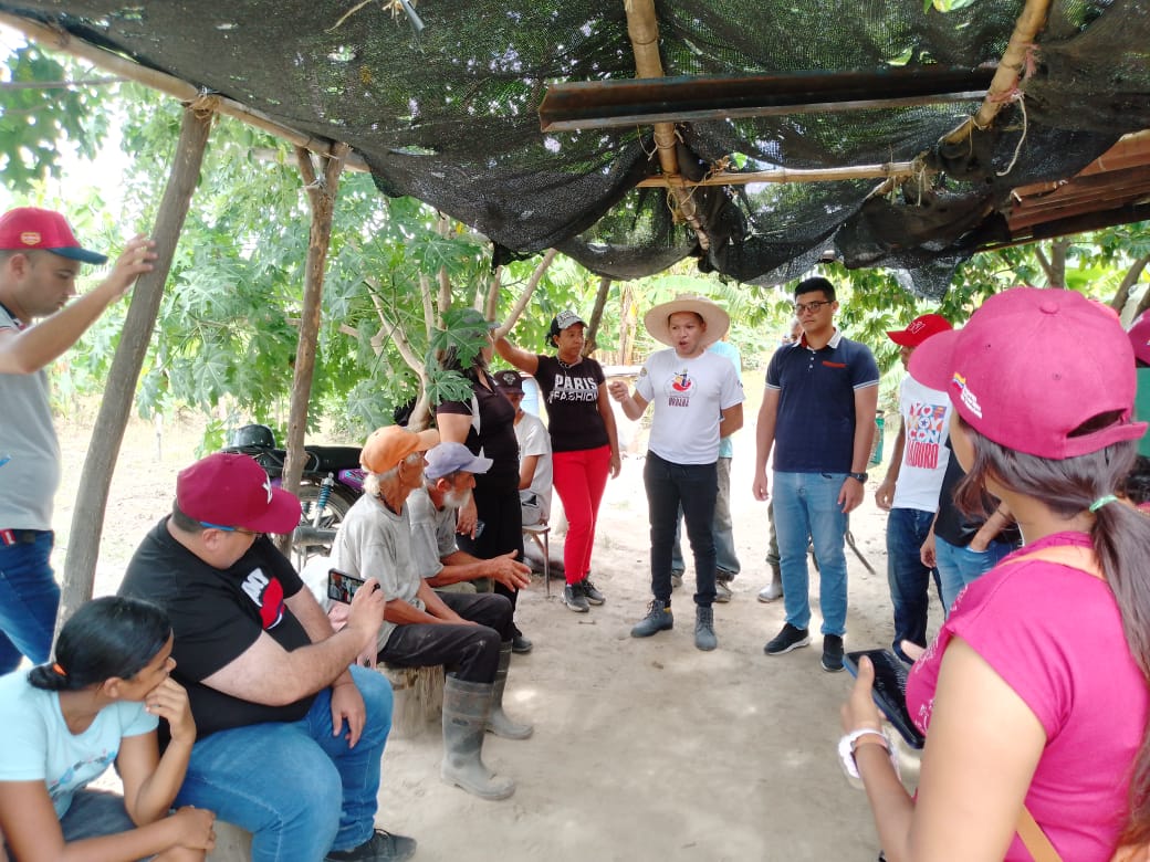 🌱 Equipo del @araguaminppau se trasladó hasta el sector La Natividad, mpio. José Ángel Lamas, y sostuvo encuentro con 51 productores/as, que fueron beneficiados con insumos para iniciar el proyecto del Banco Local de Semillas.

<a href="/NicolasMaduro/">Nicolás Maduro</a> 

#LaPoesíaNosUne