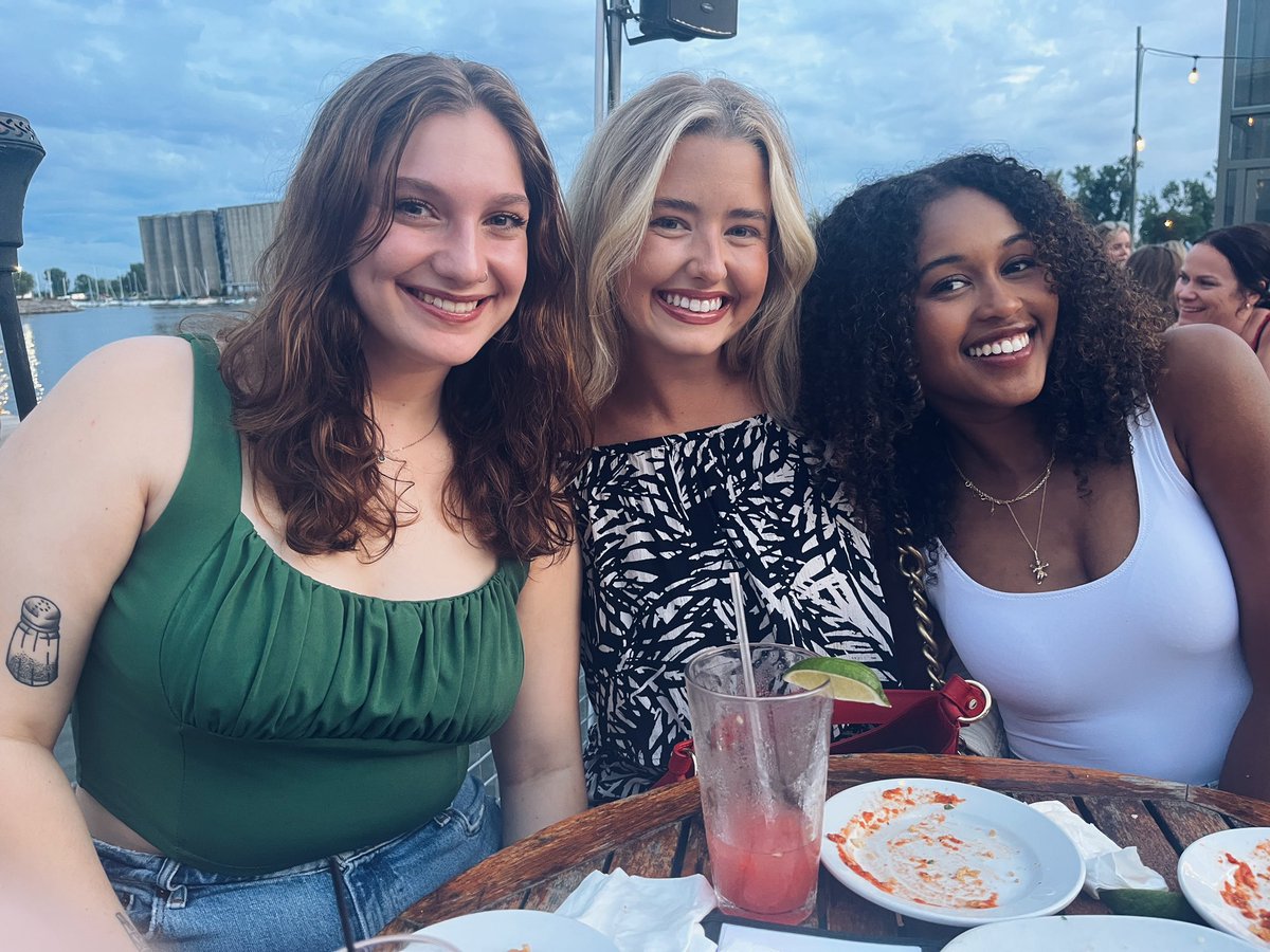 lindseymopptv's tweet photo. #Templemade in Buffalo!!!!  @AlissaClausell &amp; Mara ❤️🍒 https://t.co/ScmMoRBdPv