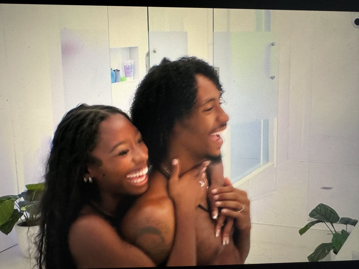 itsbaenotbae's tweet photo. They rlly got me in a chokehold 🥹#loveislandusa https://t.co/rIo62oIXBz