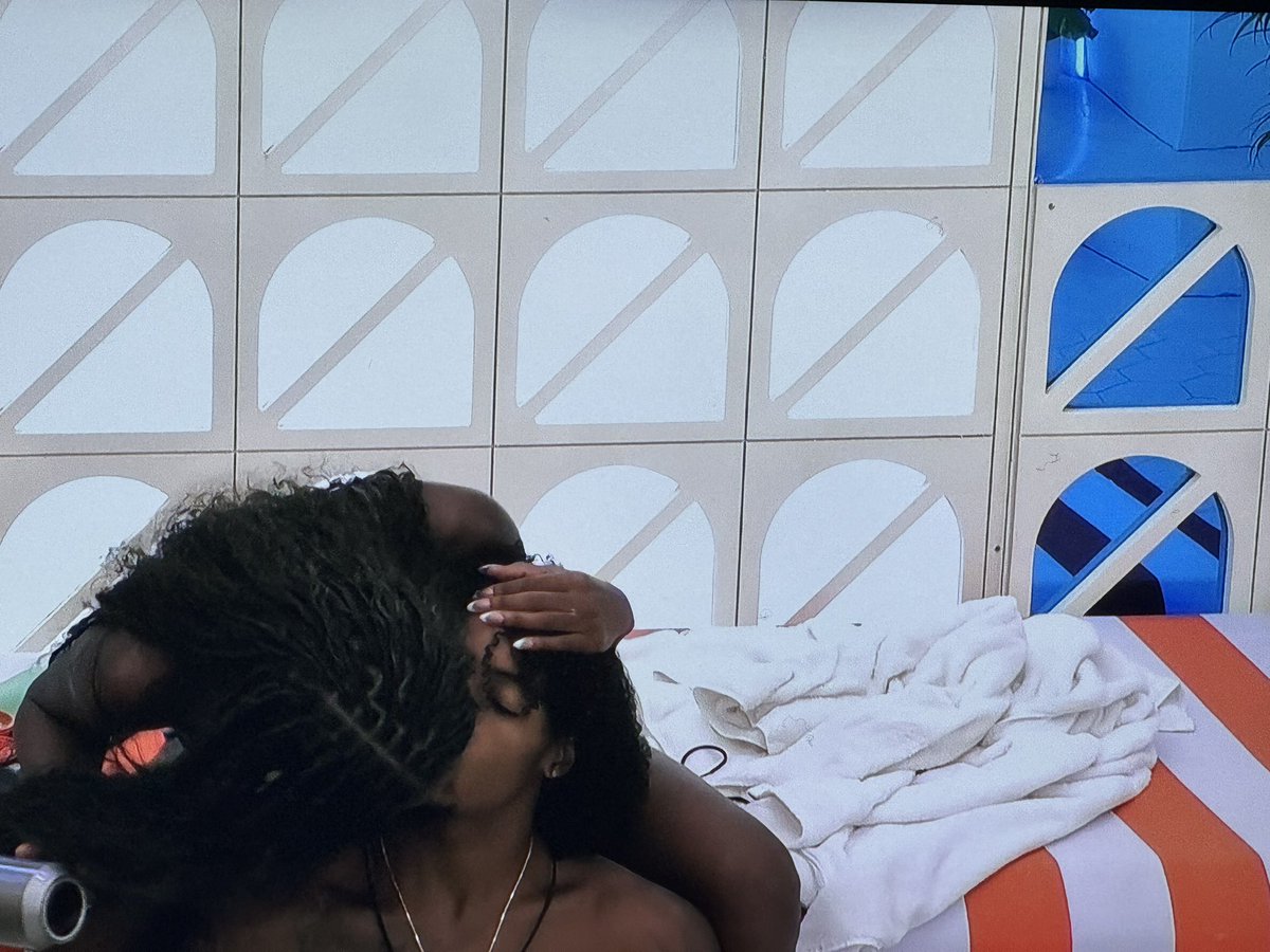 itsbaenotbae's tweet photo. They rlly got me in a chokehold 🥹#loveislandusa https://t.co/rIo62oIXBz