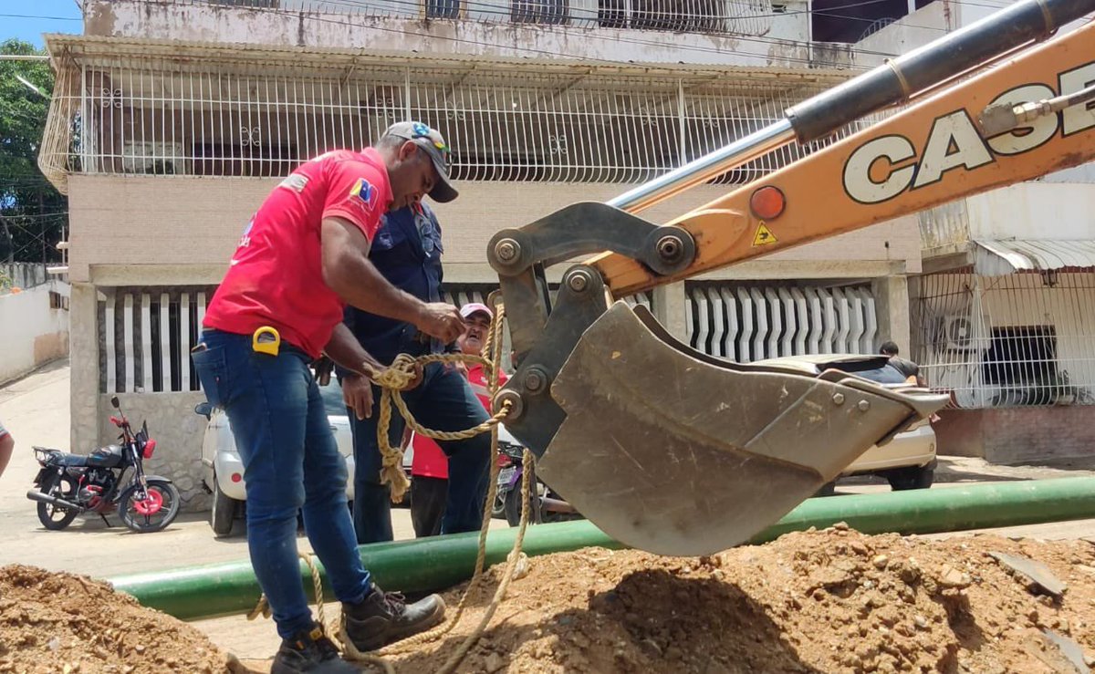 hidroven_ve's tweet photo. Hidrocapital ejecutó junto al Poder Popular organizado un proyecto comunitario en Marapa Marina, parroquia Catia La Mar, estado #LaGuaira, el cual consistió en la sustitución de 80 metros de tubería de 6 pulgadas.

 Este trabajo optimizará el servicio de agua potable a 6 mil 700 habitantes de la zona.

El Gobierno Bolivariano continúa en las calles, garantizando que en cada comunidad donde se necesite el agua, llegue el recurso y mejore la calidad de vida del Pueblo.

@RMarcoTorres 
@mastporlapatria 
@minaguasoficial