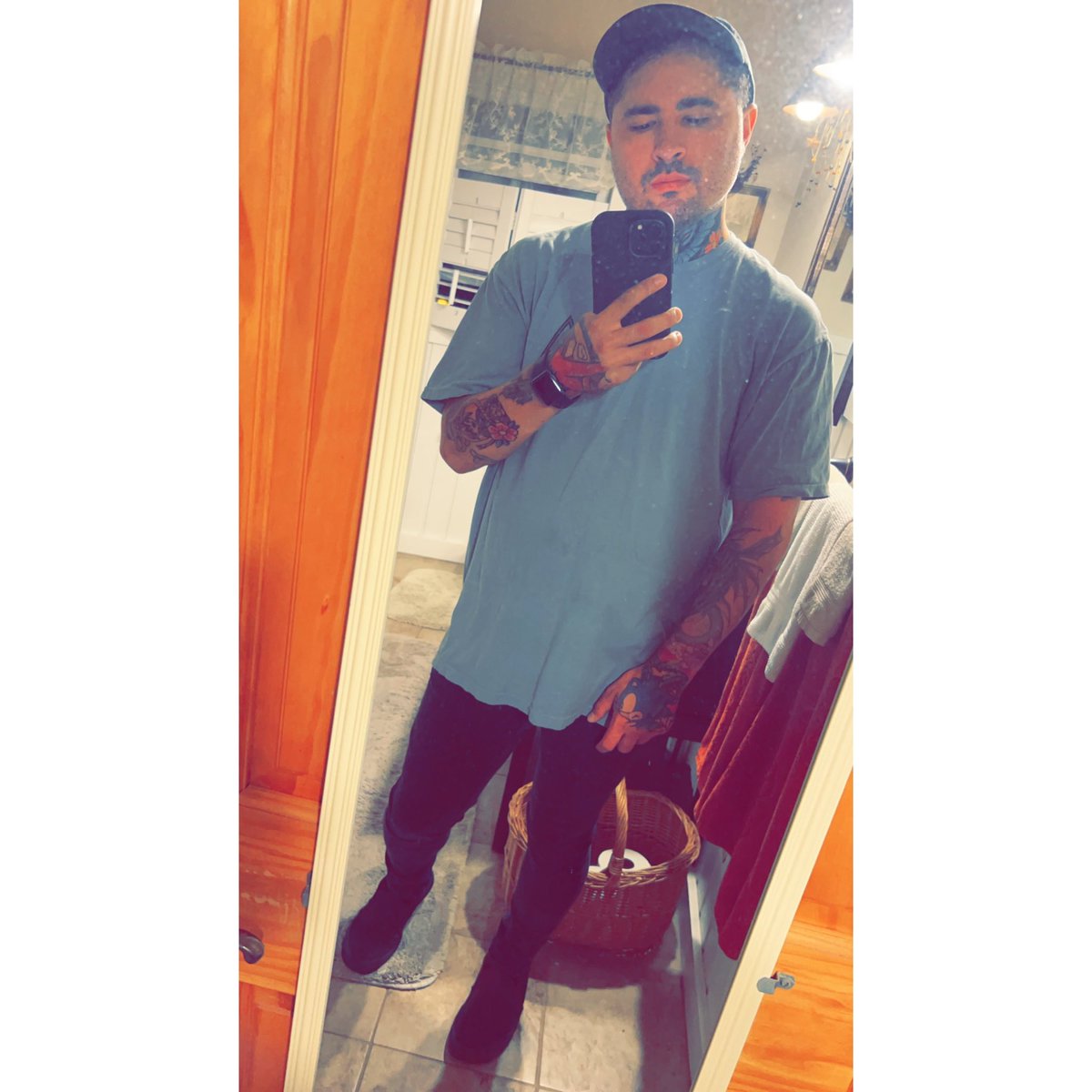 NEINx90's tweet photo. Y’all need any toilet ppr before i go out? Hmu.. https://t.co/8qPbInSZKt