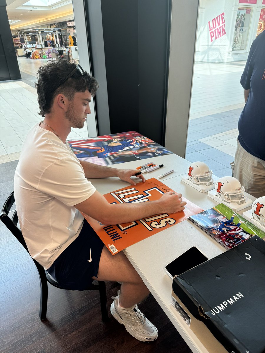 SCCentral21's tweet photo. Appreciate everyone that came out to hang with @lukealtmyer9 and shoutout to @JonathanKoon1 on the sick edit! #ILL #Fam #Godisinit https://t.co/IALW7Ernfe