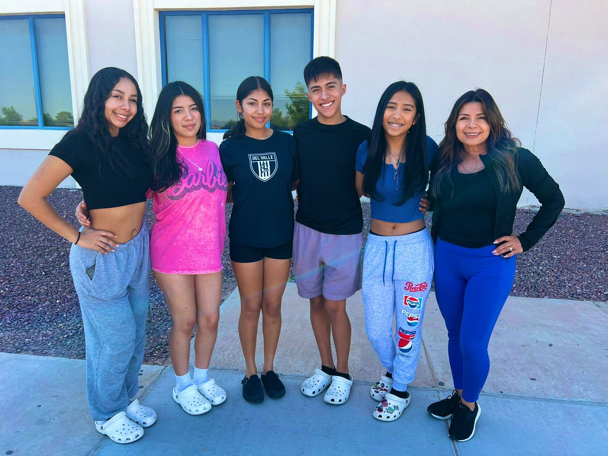 DVHSEntrelace's tweet photo. On to the next event…
Choreography Pros in Scottsdale, AZ @MIZVAZ #OFOD #thedistrict #entrelace #choreographypros @DVHSYISD @YISDFineArts https://t.co/rxdmiIAI3x