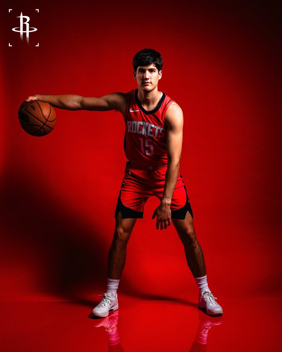 Reed Sheppard in his Summer League debut:

23 PTS
4 REB
5 AST
1 STL
3 BLK
9/17 FG
4/6 3P
64.3 TS
+ 21

DEMON HOME.

#Rockets