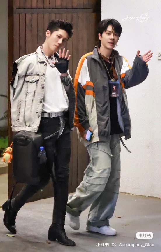 miloveten's tweet photo. 今BS12で朝7時からやっている蒼蘭訣に容臭役で出ていらしゃる方がMIYAVIさんんと映ってる方、徐海乔さん。こんなにキャリアある方も出ていらっしゃるのね。他には誰なのか？気になる。
#callmefire 
#MIYAVI
#徐海乔 https://t.co/fbBAKxGvTP