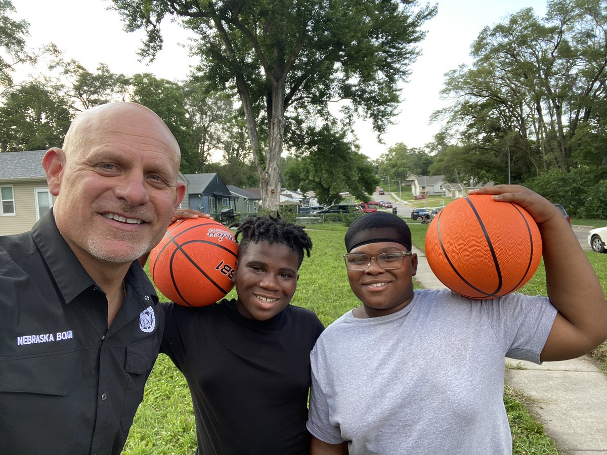 KangerKen's tweet photo. That look when community partners like @omaha_scanner send support to further strong community engagement initiatives like #OperationNETS
#ThankYou
#NeighborhoodEngagementThruSports
๐๐โโ๏ธ๐โโ๏ธโโก๏ธ๐๐โโ๏ธ๐ฏ https://t.co/gjKCmJITV7