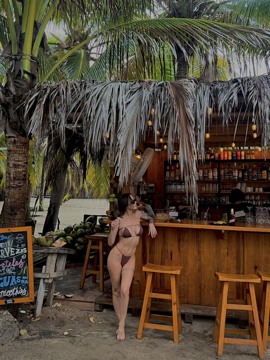 M_adissonwin's tweet photo. Un mezcal en Oaxaca 🤎✨ 

#Fakeworld #Sexrol #FreeRol #Rp https://t.co/pPLM7L5cXX
