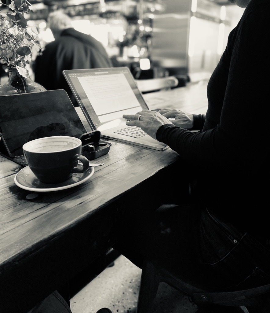 JohnOtherWrites's tweet image. I&apos;m getting my Shimmer on...

#WritingCommmunity #JohnOther #CreatingStories #scifi 

patreon.com/posts/getting-…