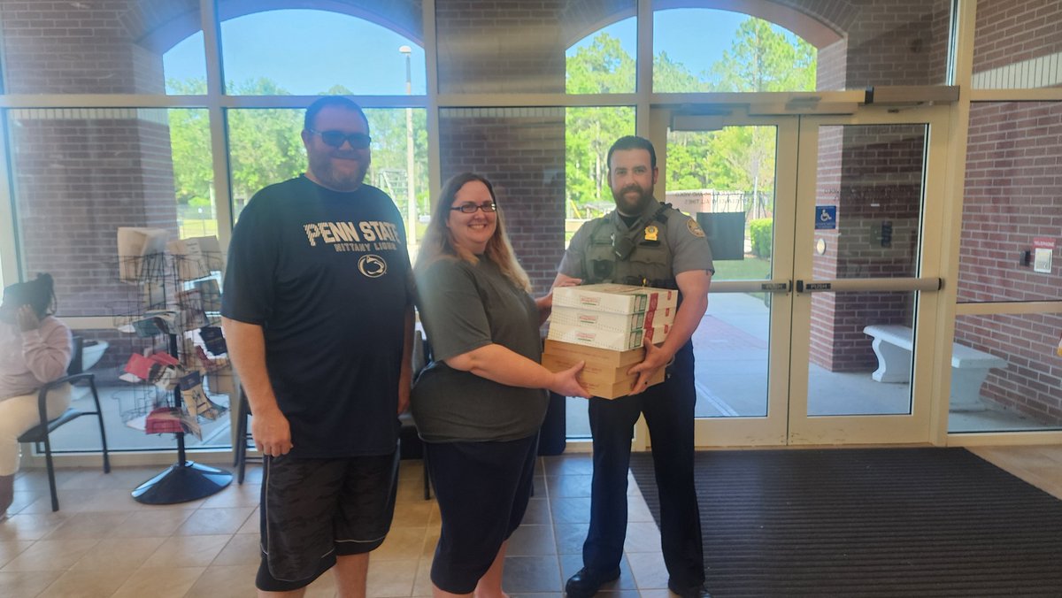 kosmo8's tweet image. Would love to put this swag bag next to the picture of our favorite LT!
#OPLive #REELZ #SuperSummerSwag
#Giveaway