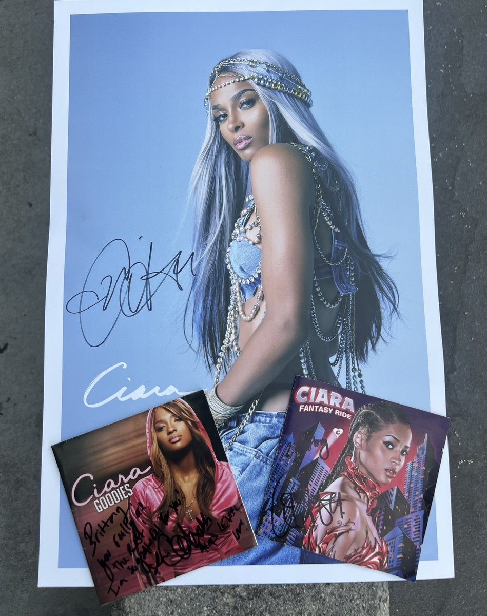 BrittanyLovesC's tweet photo. Y’all!! CiCi gave a whole speech to everyone in the room about me!!!! She was really going off! 😭 OMG!! 🥹😭😭😭 She really is so wow to me!!!! Thank you for EVERYTHING YOU ARE @Ciara! &amp; I finally got to ask her for an autograph in PERSON 🥹 AHH!! https://t.co/8sDNtW6Nxe