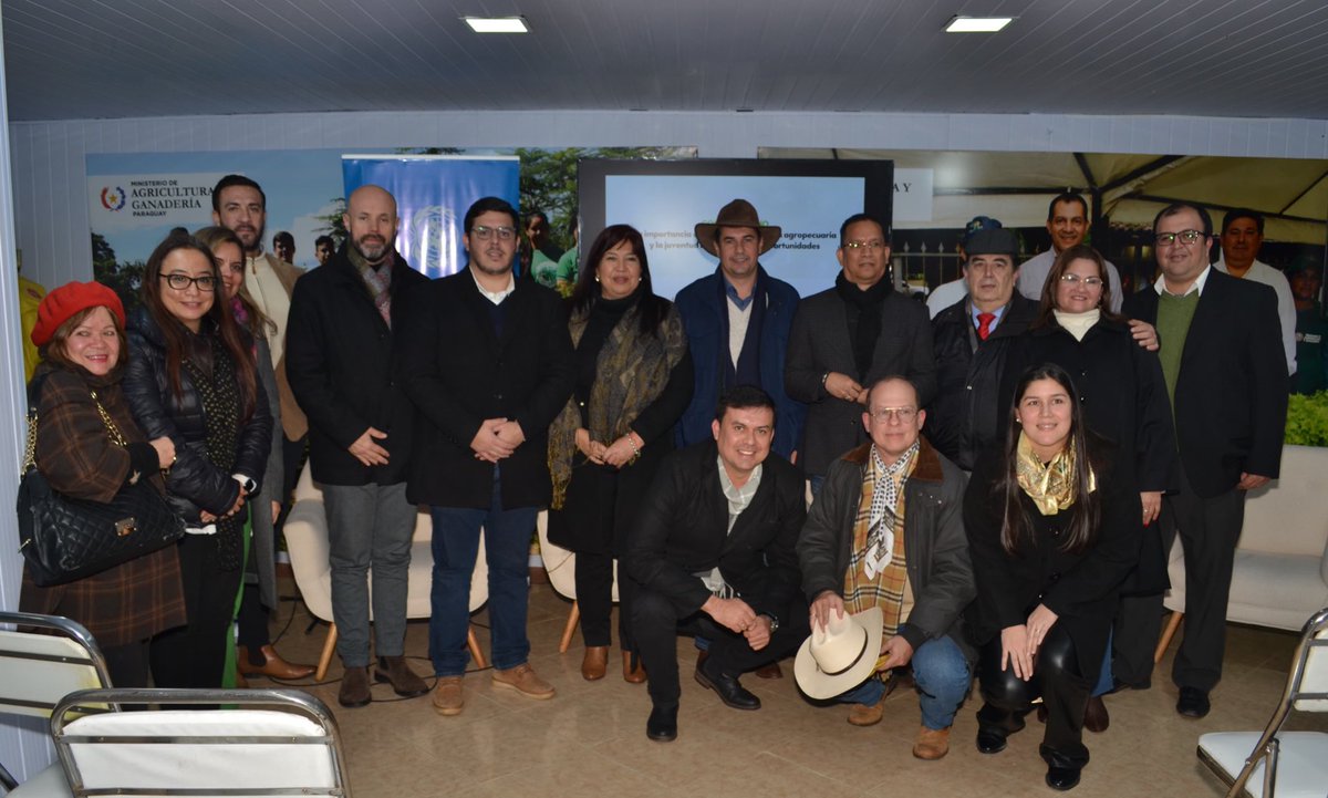 RobertCarrilloC's tweet photo. Un excelente espacio de diálogo en el conversatorio  “La importancia de la educación técnica agropecuaria y la juventud rural: desafíos y oportunidades” con el @magparaguay @FAOParaguay @arp_py alianzas para fomentar el crecimiento sostenible del sector. #ODS17 https://t.co/R65zPCUOCm