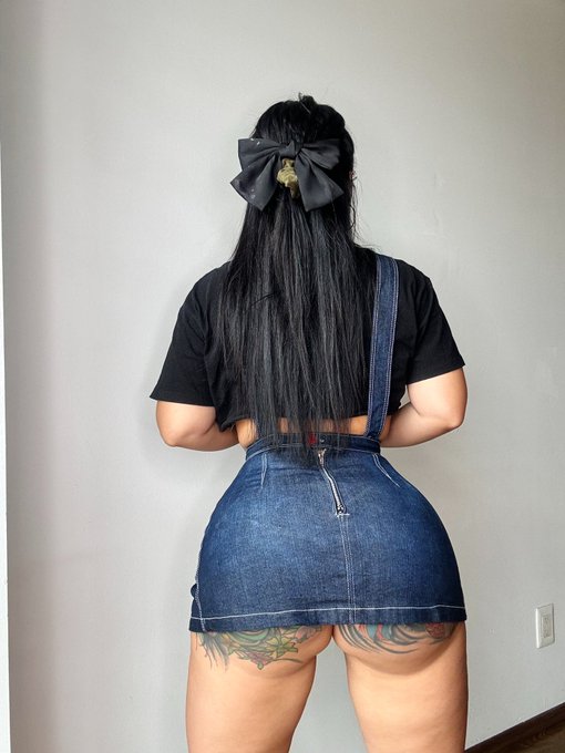 2 pic. You should eat this big ass. ? ONLY ?? https://t.co/nNP2DbkWDB