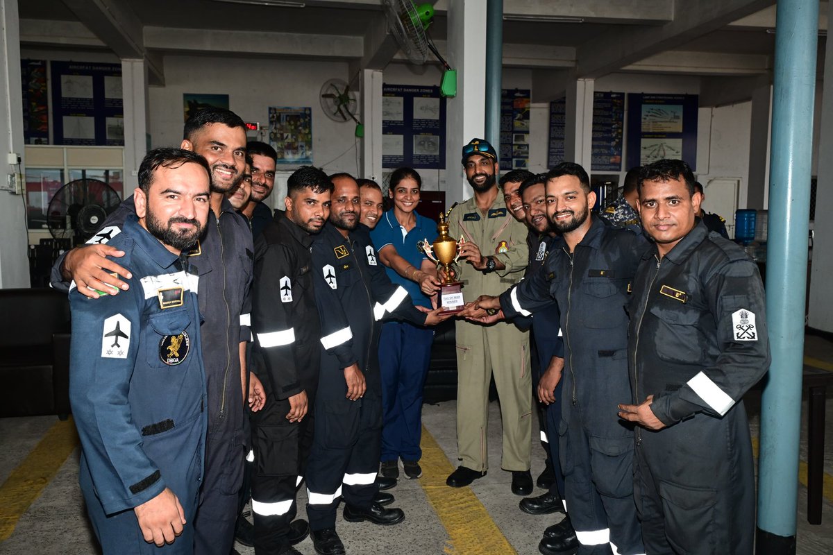 IN_Dega's tweet image. “It's not over until the rope says so!”

🪢 Ropes taut, spirits high at #INSDega, Vayu Dept's Interdepartmental Tug of War. Team 'Jal' (ATC Petty Officers) captured the trophy after a thrilling contest. Incredible sportsmanship all around! 

#PullingTogether