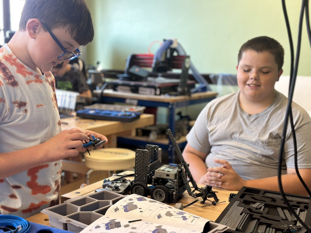 DarkSideRobots's tweet image. Campers finished building claws for their robots, experimented with coding to pick up and move pop cans to different segments of the field. 

All the robots and campers participated in a final “robot parade”, and we closed out the camp by disassembling our hard work.