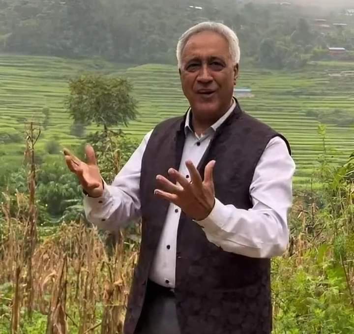 अहिलेसम्म धेरै जना  मन्त्रीका काम हेरियो  मेरो यो पटक चन्द्र भण्डारी  मन्त्री भएको हेर्ने मन छ । तपाईंहरुको बिचार के छ?