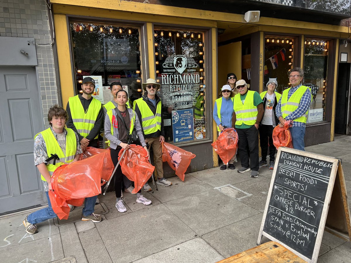 RefuseRefuseSF's tweet photo. Cheers to clean streets!

Another successful Clement Street Happy Hour Cleanup in the books and another 16 bags of trash removed.

Delicious beers at Richmond Republic and great conversation had afterwards. Drinks always taste better after a cleanup!

#keepsfclean #refuserefuse https://t.co/jxiXpPz1mb