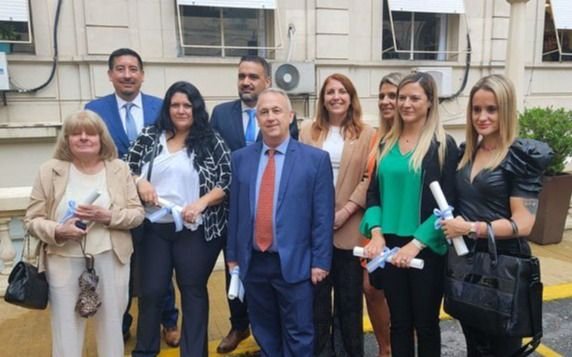 MARCELOFAVAOK's tweet photo. FOTO DOCUMENTO.

ACA TENES JUNTITOS A LOS TRAIDORES. 

DIPUTADOS BONAERENSES, ASUMIERON GRACIAS A LIBERTAD AVANZA. ABANDONARON EL BLOQUE Y ARMARON UNO, PARA APOYAR A KICILLOF.

Cuervo, Alessi, Fernández, Salomé JÑ. Troncoso, C. Moragues.S. Sabrina Sabat, Viviana Romano y Rozas https://t.co/vdN31a7mFw
