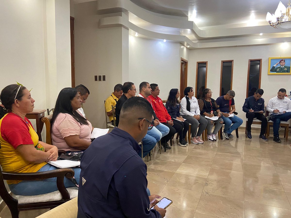 #EnFotos📸 | Por instrucciones del Pdte <a href="/NicolasMaduro/">Nicolás Maduro</a> y orientaciones del Ministro <a href="/AlexisJCorredor/">Alexis Corredor Pérez</a>, se sostuvo mesa de trabajo con la Directora General de <a href="/InfoYaritagua/">Alcaldía Bolivariana de Peña</a>, con la finalidad de atender la formación especializada de los trabajadores y trabajadoras 

#12Jul