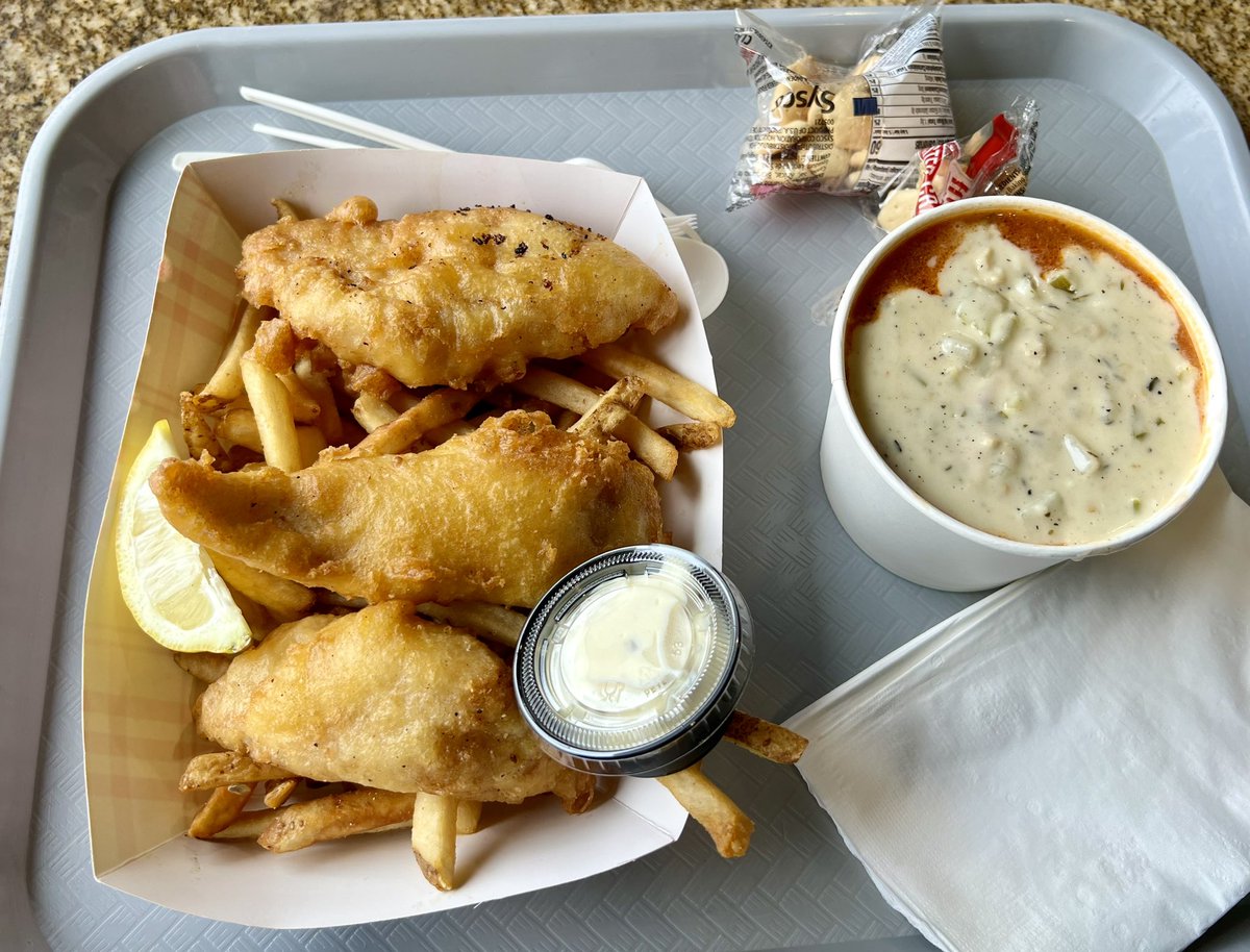 mlzema's tweet photo. #TwitterSupperClub
#FridayNightFeast At-The-Beach Edition 

Brought to you this evening by “Sea Fresh Restaurant” at Channel Islands Harbor, CA!

Fish and Chips 
New England &amp; Manhattan Clam Chowder https://t.co/MHJB1NpyN2