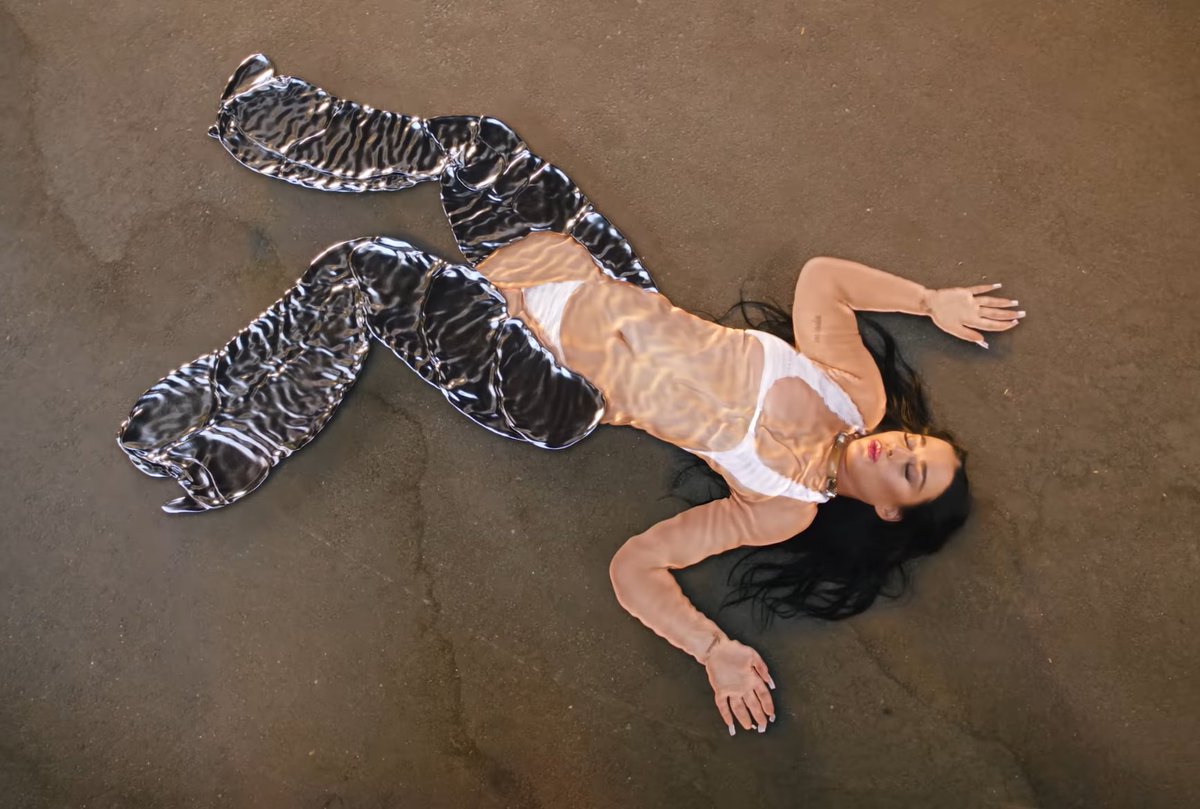 mynameisntdave's tweet photo. Oh no, Katy Perry smoked a marijuana! I wish she was #AboveTheInfluence 😔 https://t.co/eIOtpp5qr2