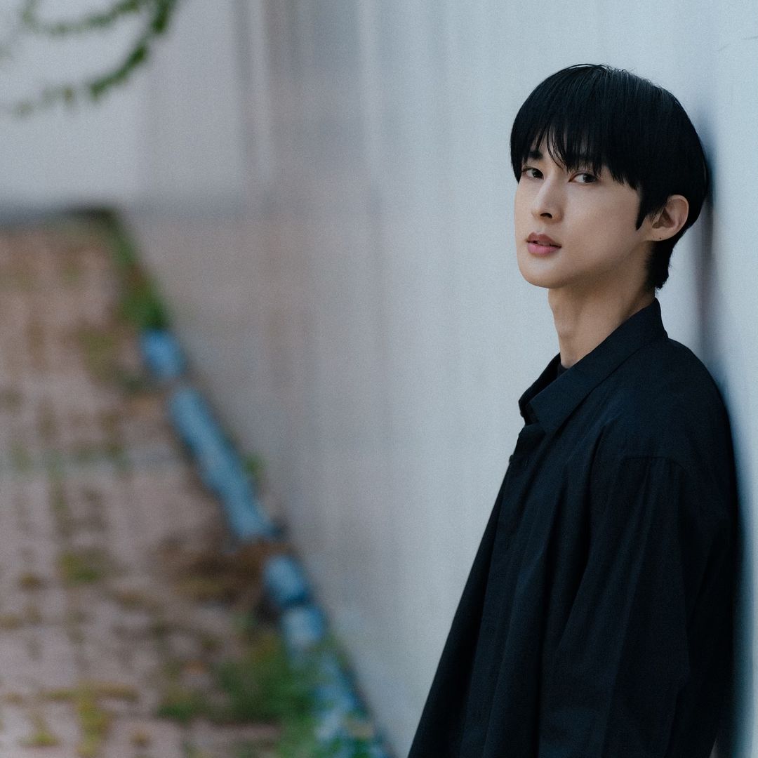 flowerjwy's tweet photo. show me a more handsome man ill wait https://t.co/KoxGl48TiL