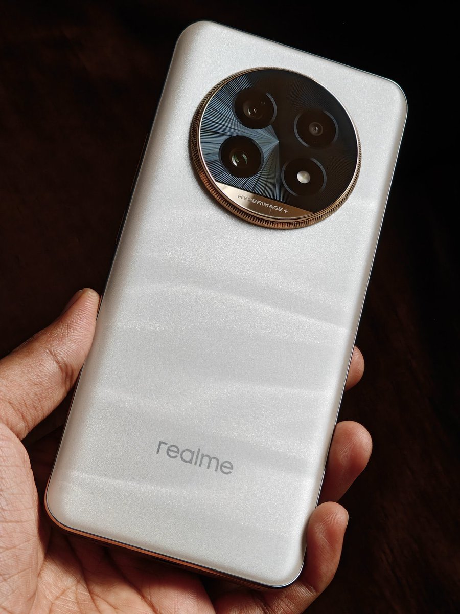 DaTechPro1's tweet photo. Realme 13 Pro+
Monet Gold color. Looking so premium.
.
Camera focused smartphone with glass back…
Launching in India🇮🇳 this month
#realme13ProPlus #realme13ProSeries5G #smartphone #upcomingsmartphone https://t.co/W338DslDNV
