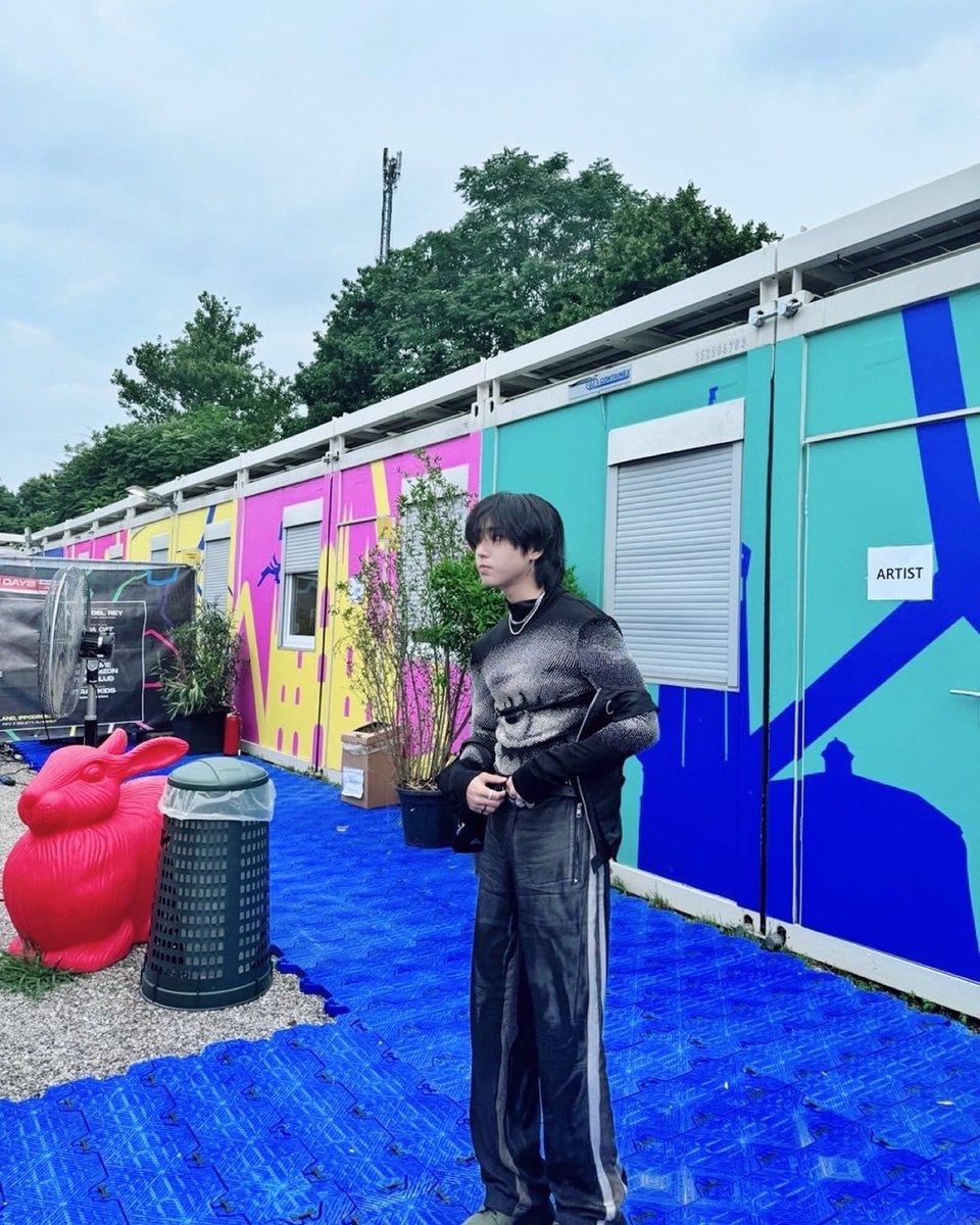 가슴이랑 허리,