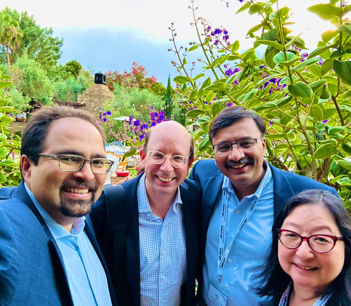 doctorpemm's tweet photo. 👉👉👉Stimulating discussions and stepping back to look at the #WideAngleLens of our fields at @_MDEducation ! #Catchlight | @doctorpemm #SashaPerl @NitinJainMD @EuniceWangMD | #MPNSM #BPDCN #leusm https://t.co/aMMugr5TOb