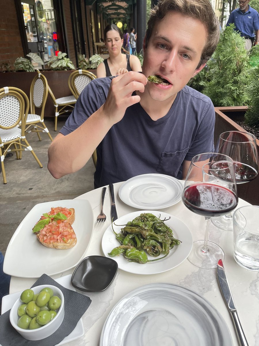 lemonorzosoup's tweet photo. Crazy friday night https://t.co/z7Ip2sCydR