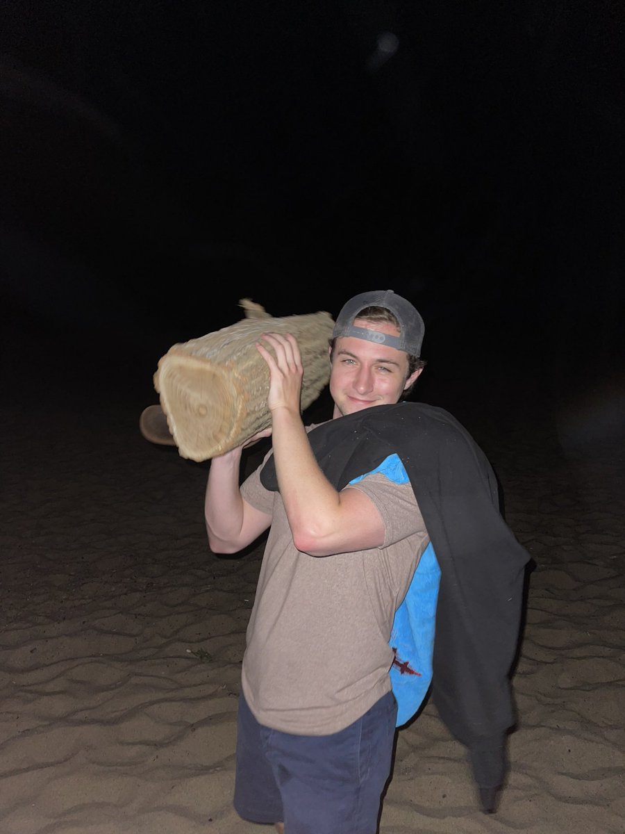 lemonorzosoup's tweet photo. Did you know im dating the LOG LADY https://t.co/26wEuAMWm9