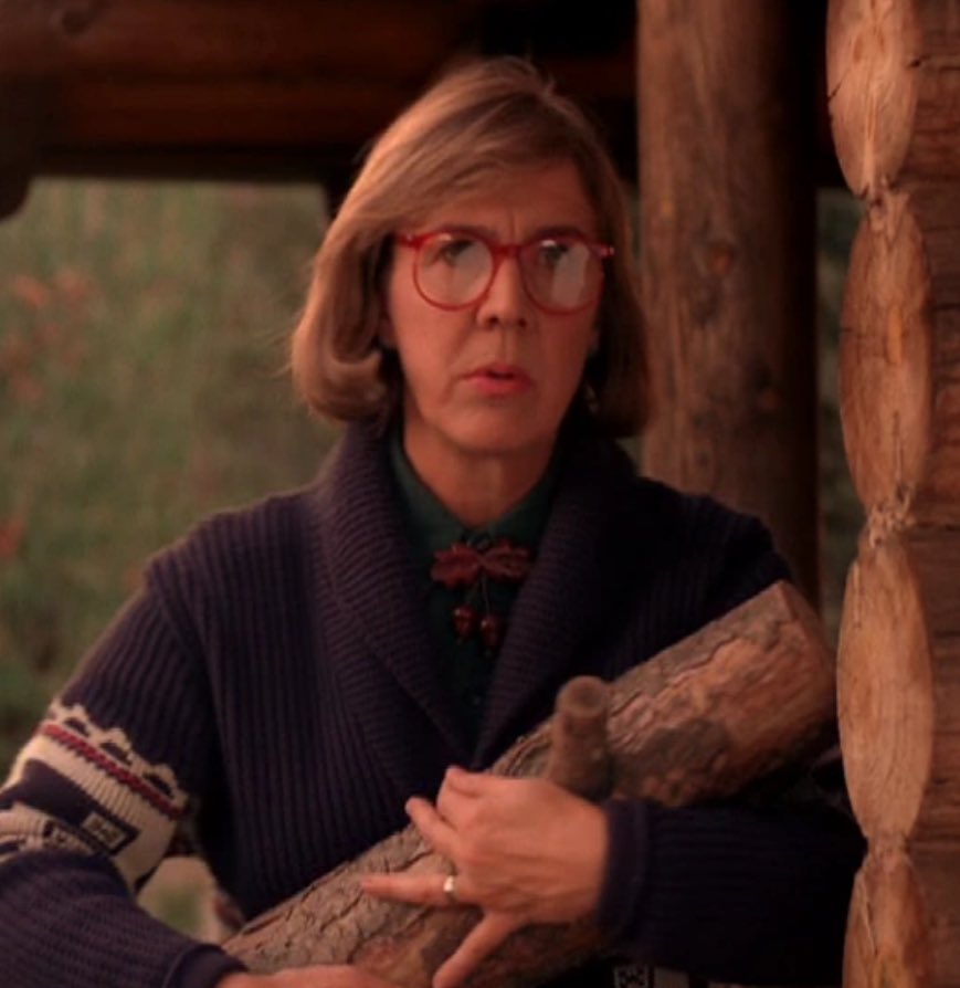 lemonorzosoup's tweet photo. Did you know im dating the LOG LADY https://t.co/26wEuAMWm9