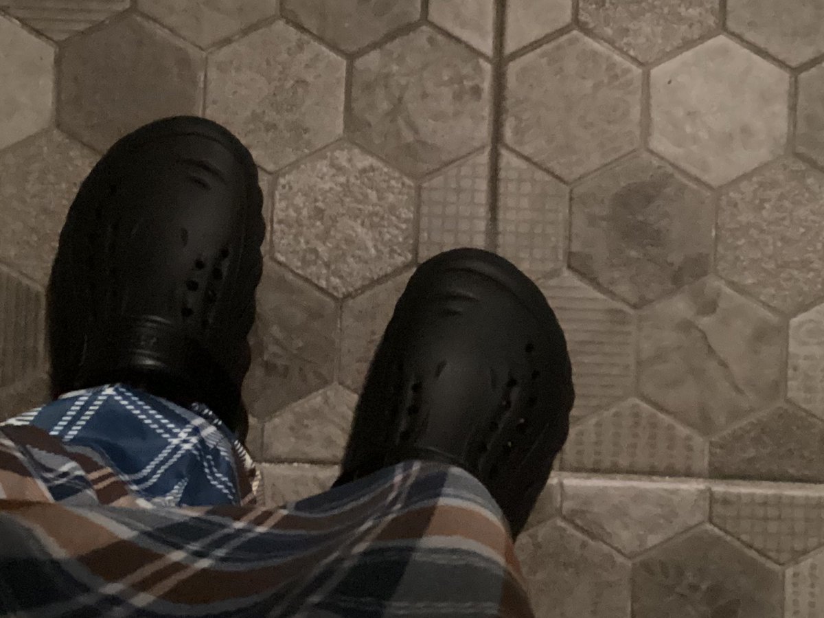 AFIFASFEIFFERS's tweet photo. W crocs? https://t.co/7TzH3UtbaP