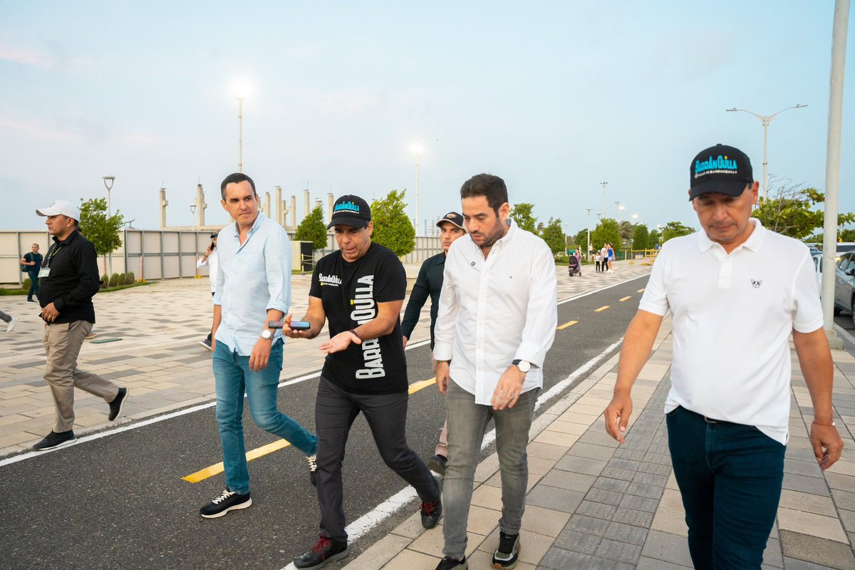 CotoManzur's tweet photo. ¡Lorica y Barranquilla están más unidas que nunca!

Finalizamos la #AgendaBarranquilla con un recorrido por el malecón junto a @AlejandroChar , admirando cómo se convirtió una idea en un sueño hecho realidad 🙌🏼

Gracias, por todo tu apoyo y compromiso con el crecimiento de nuestra amada Lorica. ¡Sé que juntos podemos lograr grandes cosas! 👏🏼
