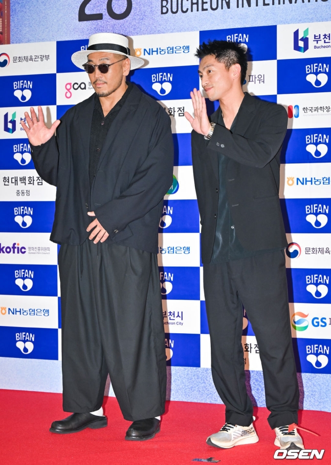 Kstyle_news's tweet photo. 【PHOTO】パク・ジュヒョン＆遠藤雄弥＆後藤剛範ら「第28回富川国際ファンタスティック映画祭」閉幕式に出席
https://t.co/zzKwofJeYa

#パクジュヒョン #遠藤雄弥 #後藤剛範 #チョンイソ #チャンソンボム #富川国際ファンタスティック映画祭 https://t.co/XmDnfKoRZ2