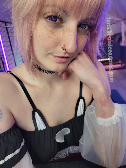 Do you uwu? A 14 picture photoset in (and out of) this just went live for all of my fans, check my pinned