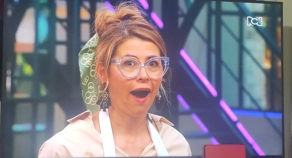 DeagGaed's tweet photo. #MasterChefCelebrityColombia
Bueno si no es Cony, por favor que sea para marcela el delantal negro https://t.co/6TXdaKtqZB