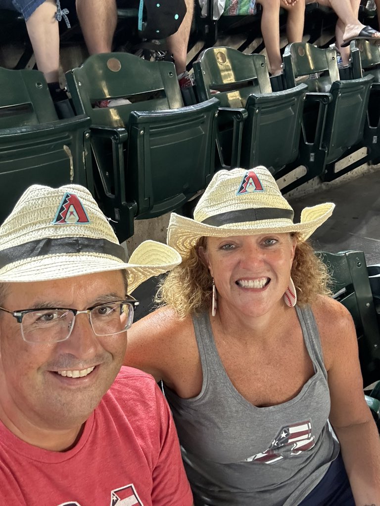 ryantjeerdsma's tweet image. Cowboy night @dbacks game! #godbacks