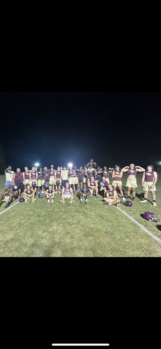 CoachBennett32's tweet image. Love this crowd! @NSFootball96 has grown together, and ran to the work this week! #R2W #RF2