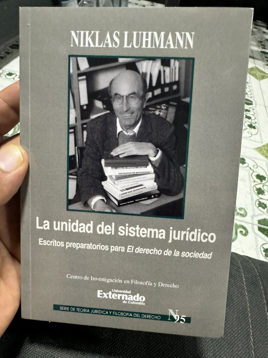 MoisesMolina's tweet photo. Hoy se vuelve a poner en tema de juicio la calidad del Derecho como ciencia y del abogado como científico. 
Sea cual sea el resultado de la Reforma Judicial, la calidad científica de nuestra disciplina debe reivindicarse. 
El rigor científico y la vocación popular no deben reñir. https://t.co/nXwdAVcmTt