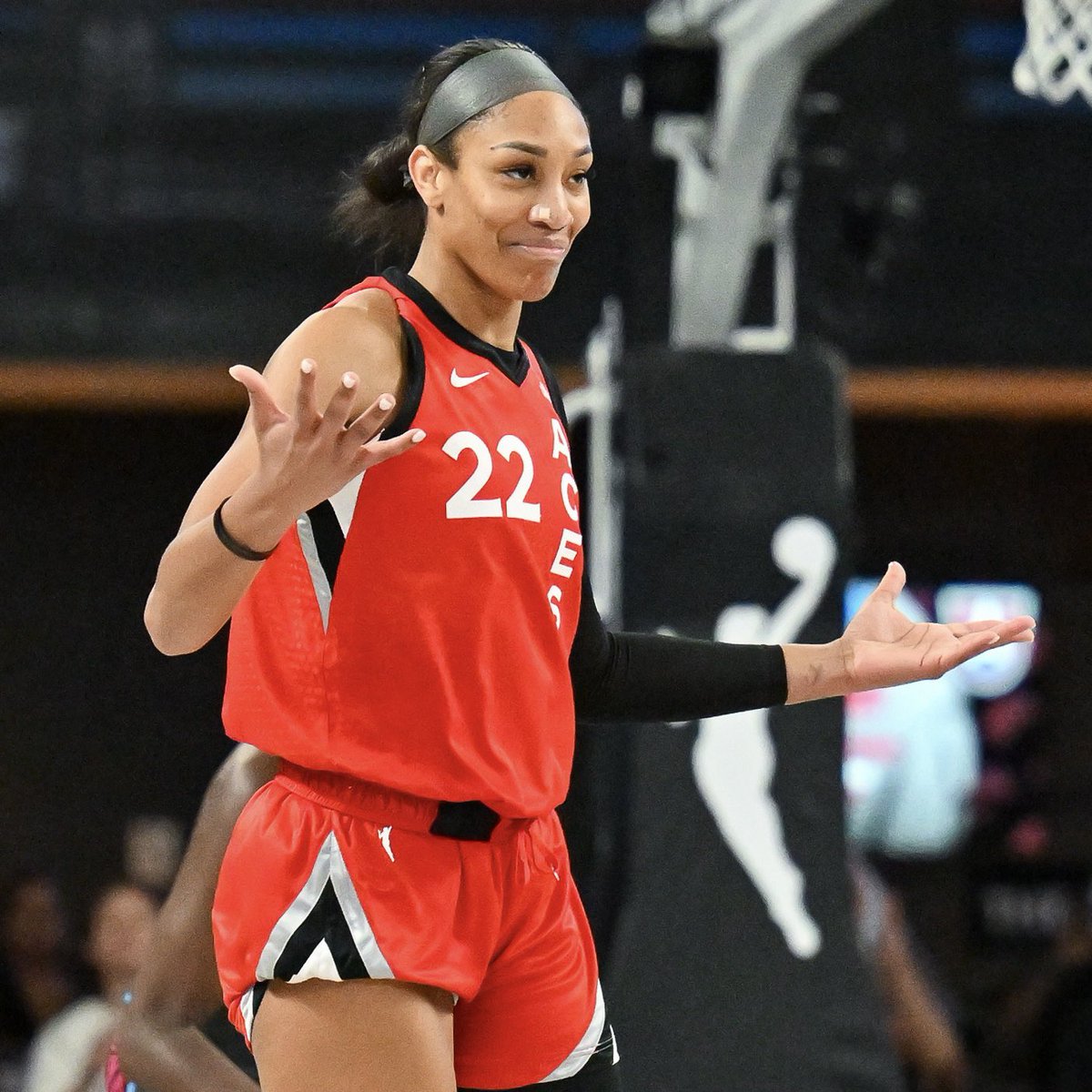 BleacherReport's tweet photo. A'ja Wilson tonight:

33 PTS
18 REB
5 BLK
3 STL
W

ON ANOTHER LEVEL. 🔥 https://t.co/cMig3wBsNZ