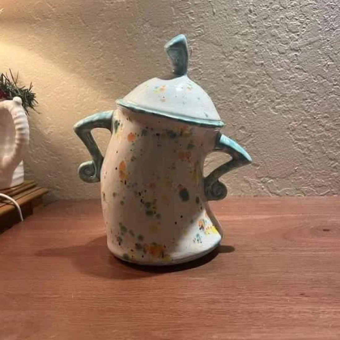“¿le vas a poner azúcar o no estupida?”