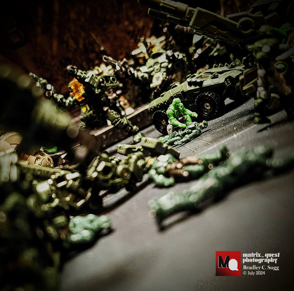 BradleyCSugg's tweet photo. - "Don't you die on me. Help's coming."
The #CosmoMarines take a lot of casualties...
#Diaclone #ダイアクロン #Waruders #DiaNauts #ValHound #PoweredSuits #ManeuverSuits #TakaraTomy #TSpark #ExHobby #ExtremeSets #Extreme_Sets #One60ScaleWorld #matrix_quest https://t.co/99gOvIMW9H