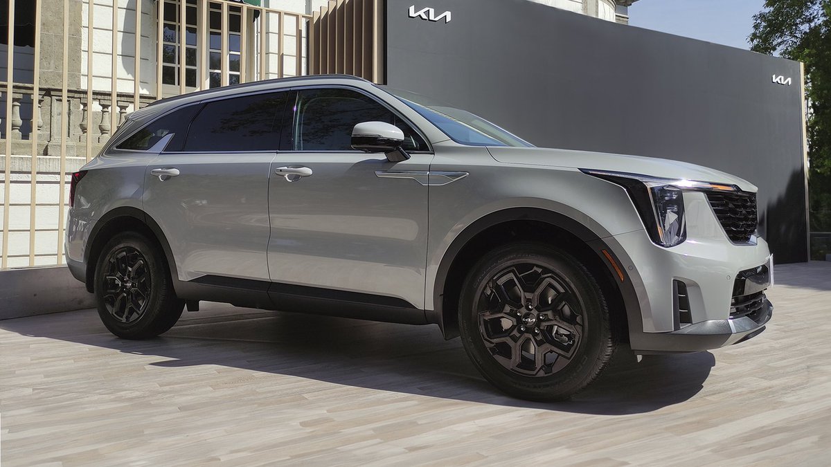 KiaMexico's tweet photo. Una SUV para cada estilo de vida, ¿cuál es tu favorita? 😍

🔃 - #KiaSorento
❤️ - #KiaSportage Híbrida

#KiaSUVs: https://t.co/mJurMiN7gk https://t.co/3hIYpVEQm1