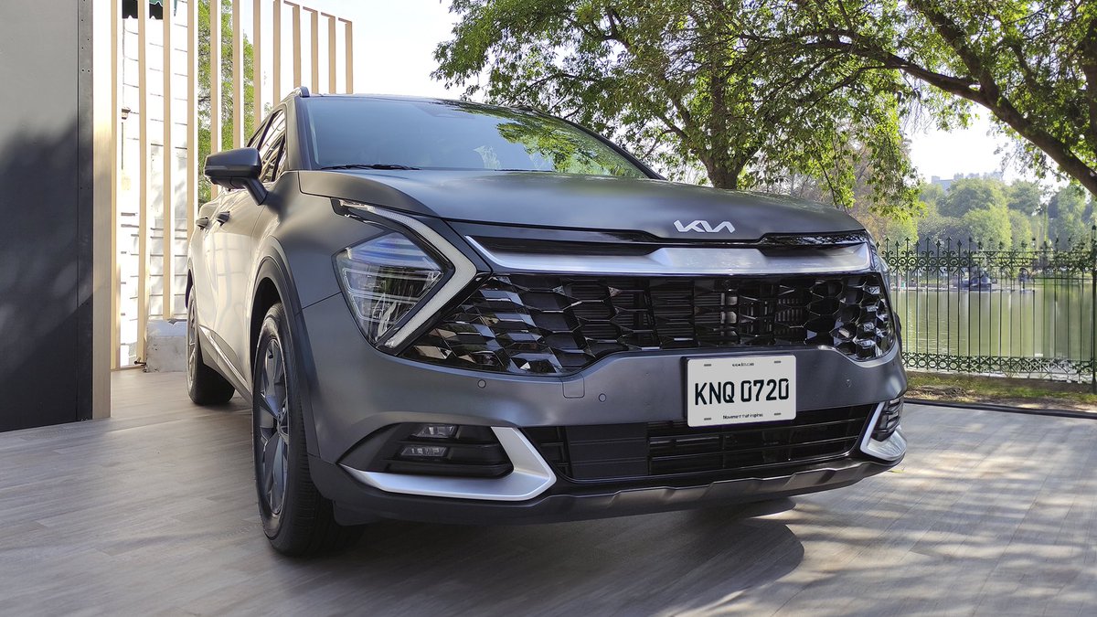 KiaMexico's tweet photo. Una SUV para cada estilo de vida, ¿cuál es tu favorita? 😍

🔃 - #KiaSorento
❤️ - #KiaSportage Híbrida

#KiaSUVs: https://t.co/mJurMiN7gk https://t.co/3hIYpVEQm1