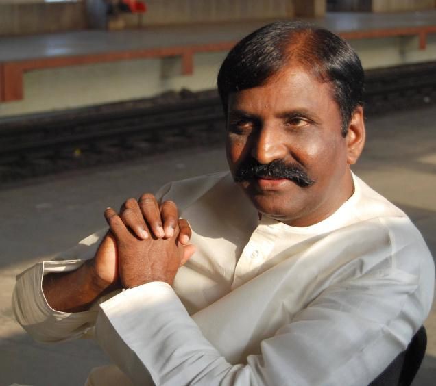esakklammal's tweet photo. கவிக்கு முத்து 
கம்பனின் சோத்து
 தமிழுக்கு பெருமை
    இசையின் மழை 
அகவை தின வாழ்த்துகள்
வைரமுத்து அய்யா https://t.co/uGoPoWC4Az