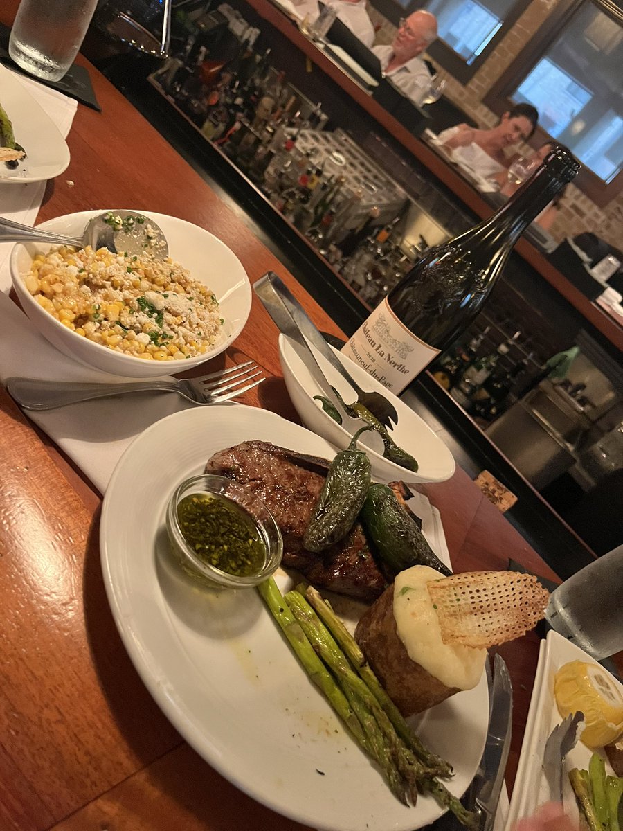 TeamGumball5's tweet photo. Back in the States, back on my bullshit. #WhatsinArtiesMouth #StripClubNight #BoneIn https://t.co/X5ALZfgfp3