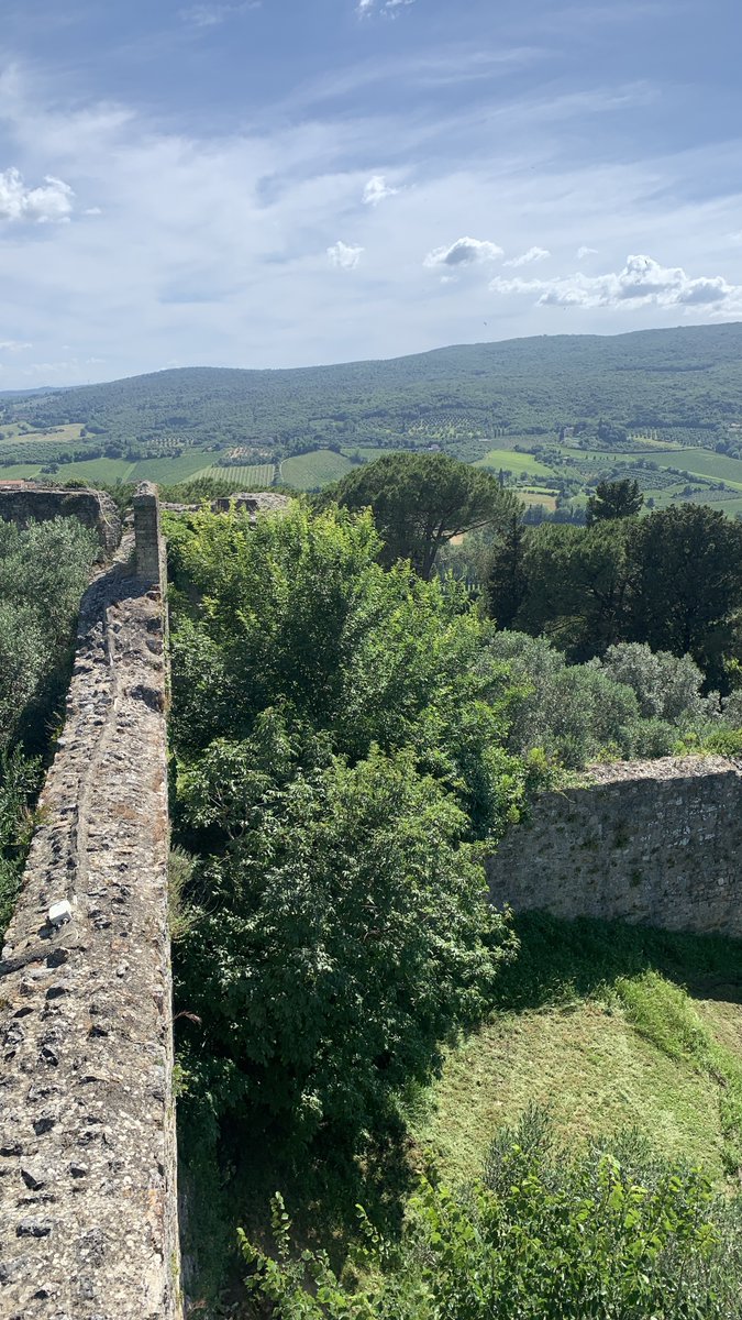 KevinJamesHunt's tweet photo. More views of Tuscany from the 13th century castle and walls in San Gimignano #tuscany #italy #travel https://t.co/637WSXAveM